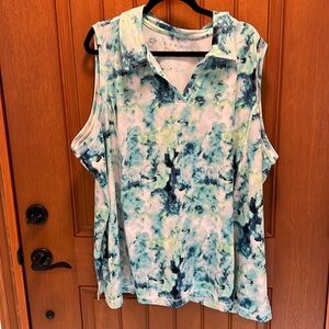 Livi 30/32W sleeveless polo with split neck and collar